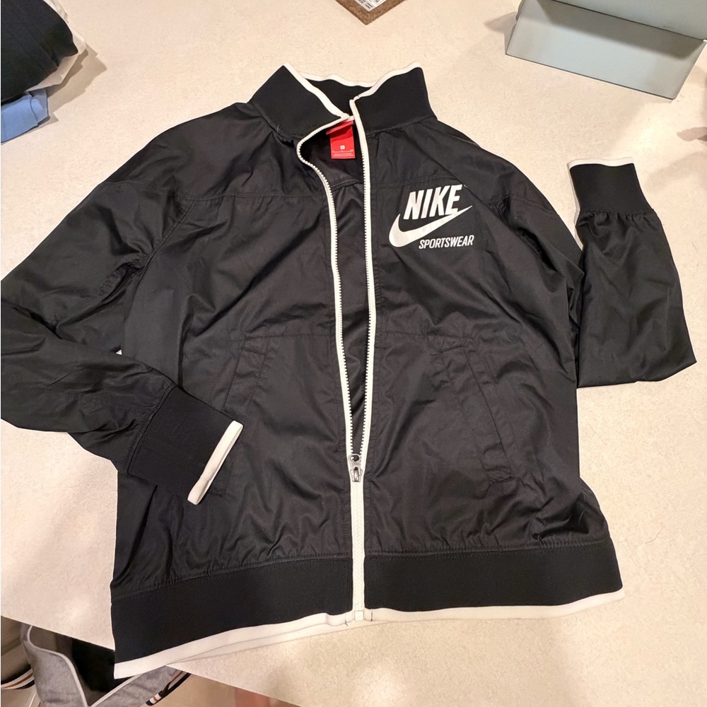Nike Black & White Men's Windbreaker Jacket